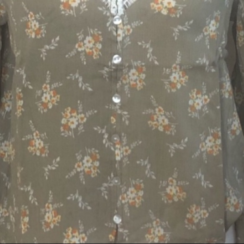 HIPPIE ROSE MEDIUM OLIVE GREEN FLORAL BUTTON FRONT TOP - Picture 6 of 6